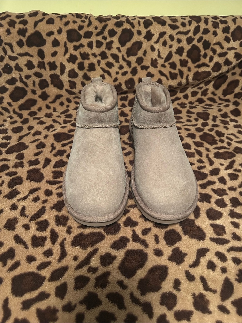 Brand New UGG Classic Ultra Mini Boots – Women’s Size 8 – Box Included